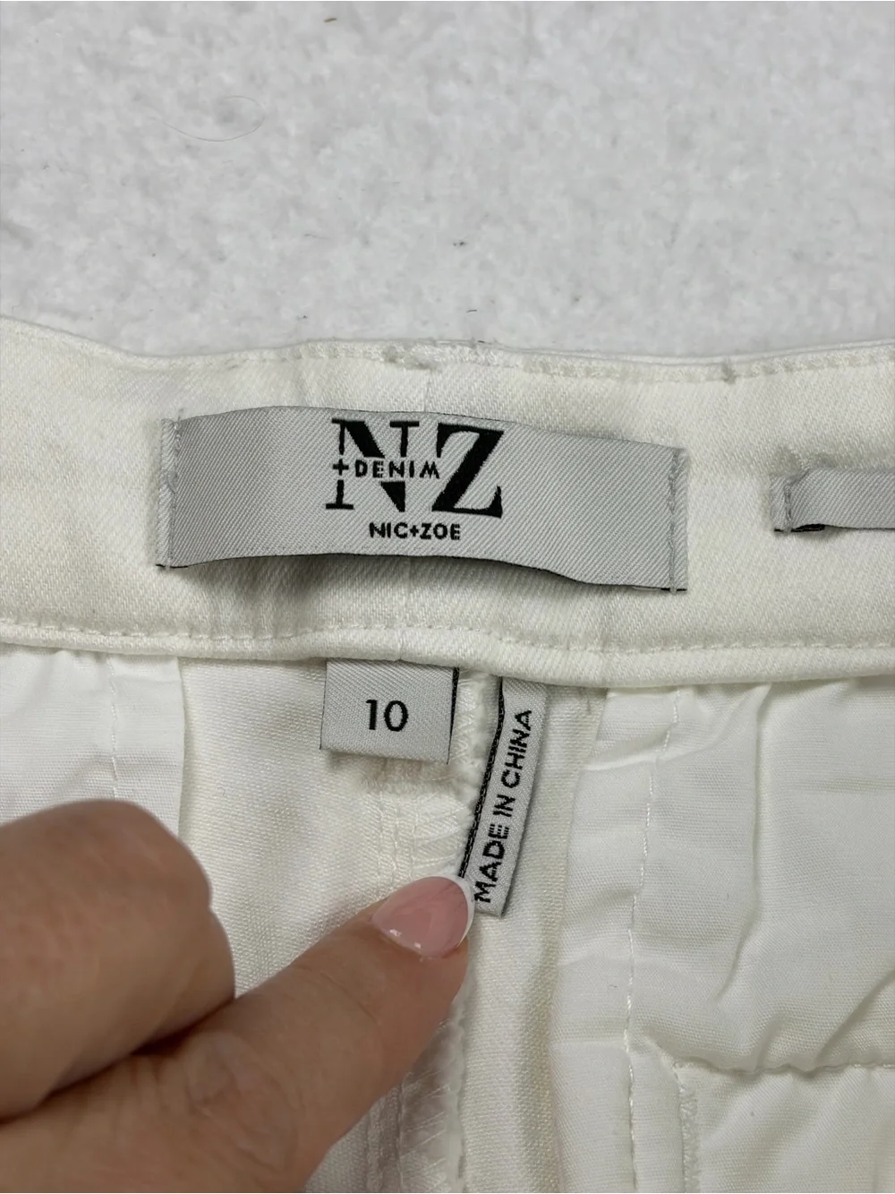 NIC+ZOE | Off-White Ankle Crop raw hem mid rise straight | Jeans size 10‎